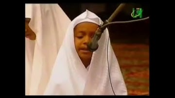 مقطع يبكي الحجر طفل يقرأ القرآن بخشوع من سورة الحديد