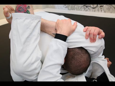 BJJ Basics | Carpe Diem BJJ Tokyo - Jiyugaoka | The Triangle from Spider Guard with Thomas Mietz