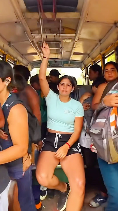 Trapped in Heat: A Brazilian Woman’s Struggle Inside a Crowded Chiva Bus 🚌💦