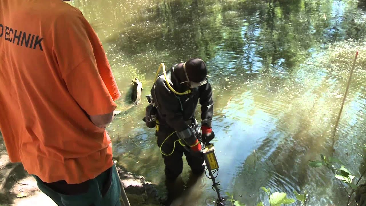 Slepé rameno Labe kontrolovali pyrotechnici