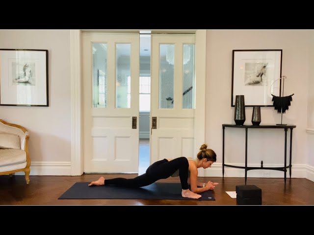 18 Min Stretch and Flow for Ease in Your Hips 