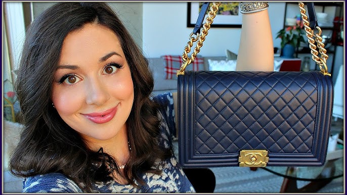 WHAT'S IN MY CHANEL BOY BAG 