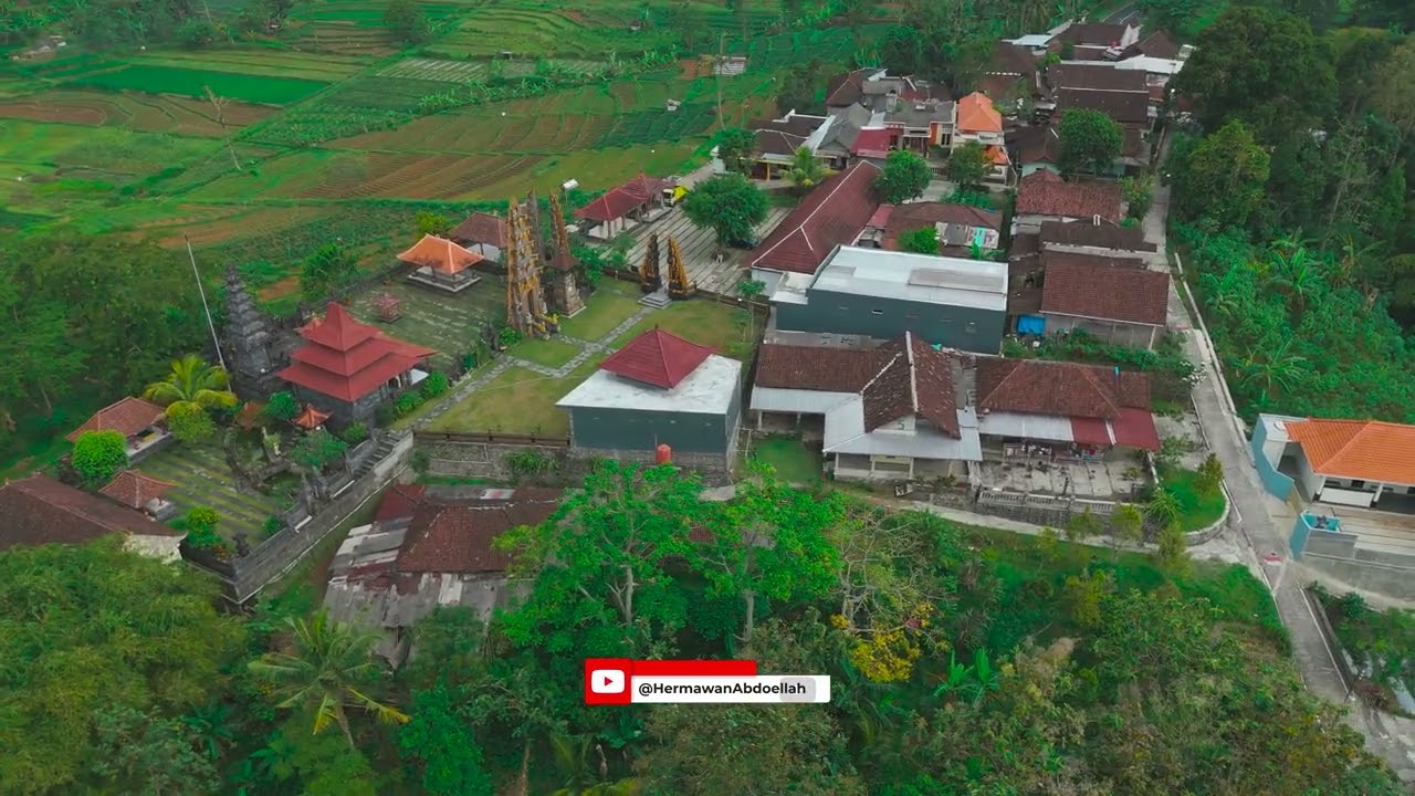 AERIAL #4K PURA PASEKAN AGUNG KARANGANYAR
