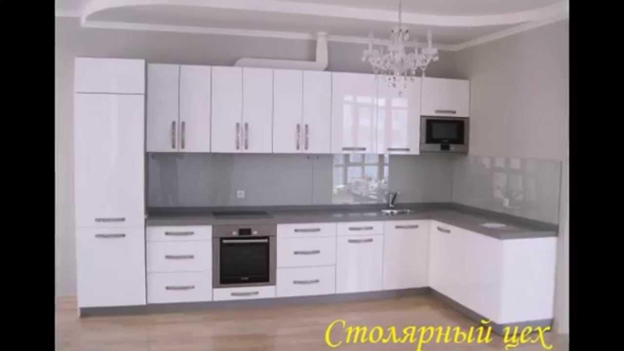 Кухня с белыми фасадами