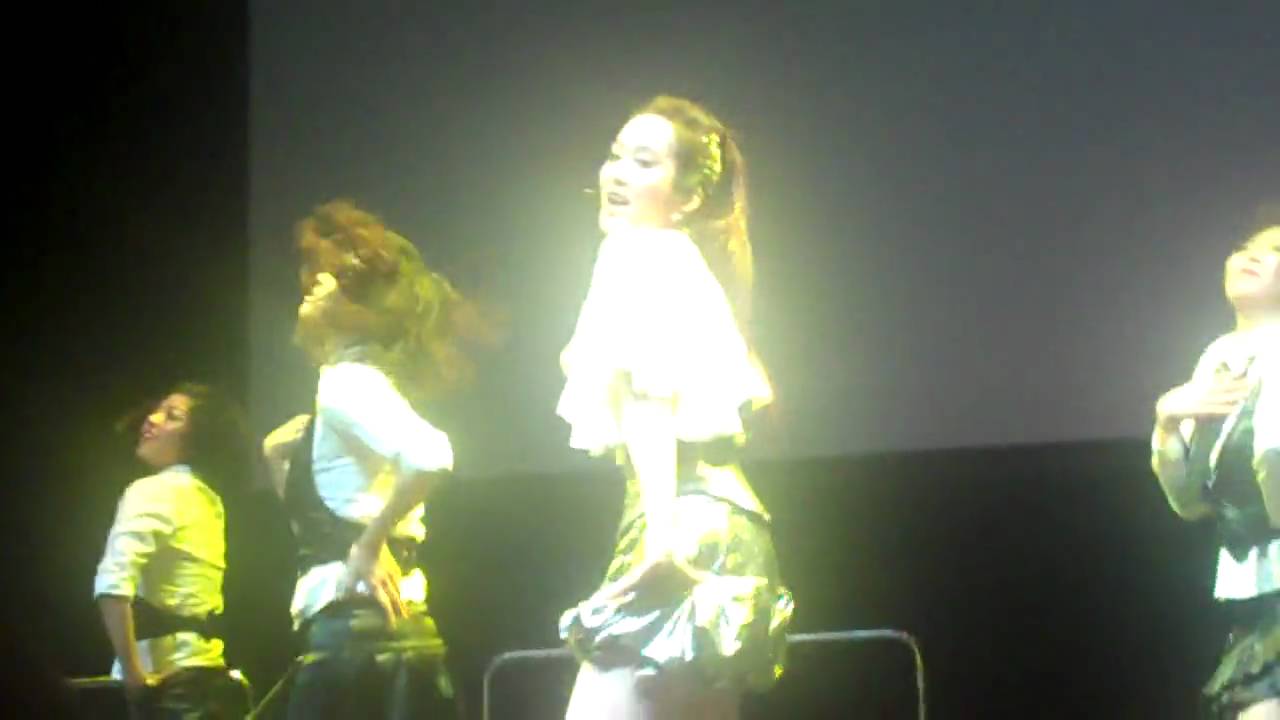 [APAHM LA 2010] Evonne Hsu - Opening song - YouTube