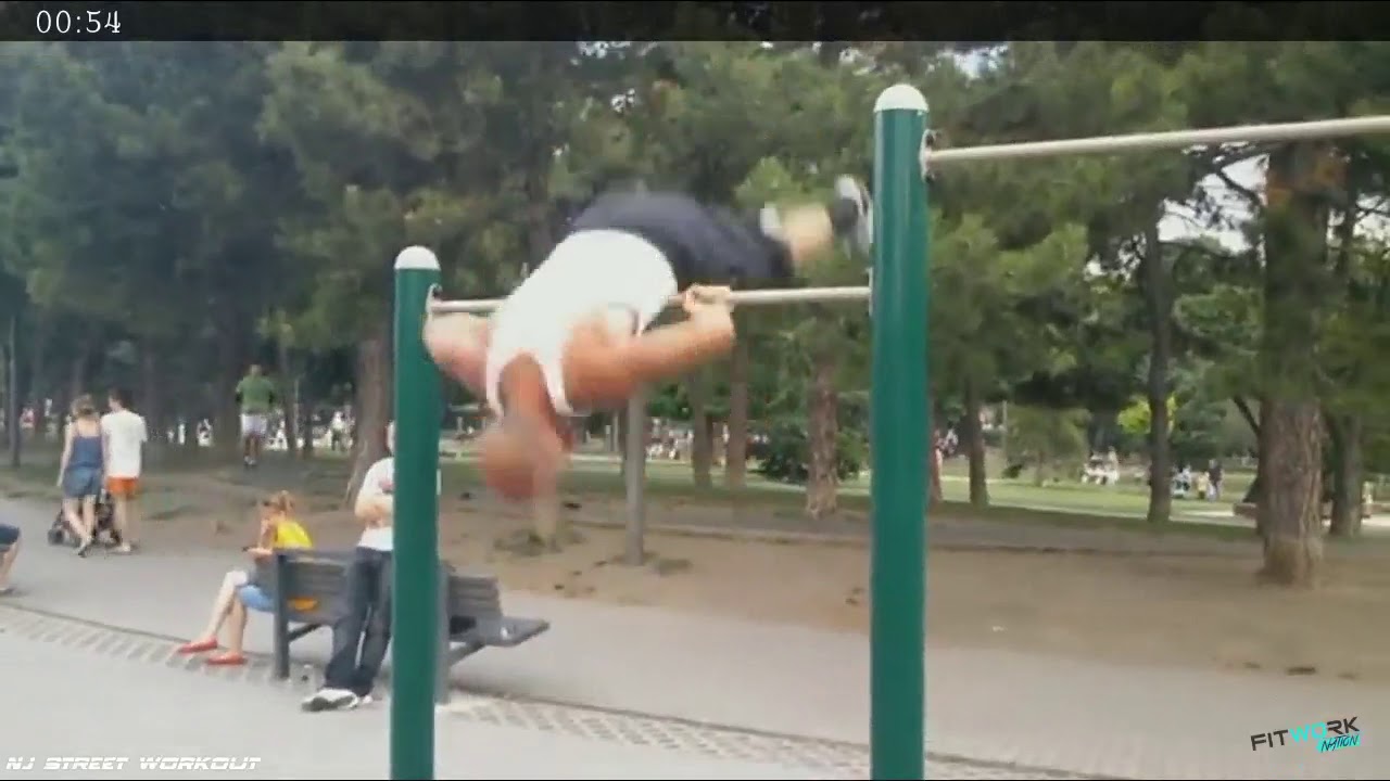 53 YEARS OLD MAN DOING MUSCLE UPS +FREESTYLE.
