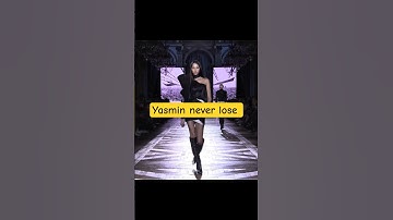 The model was about to fall but Yasmin Wijnaldum never lost focus #yasminwijnaldum #supermodel