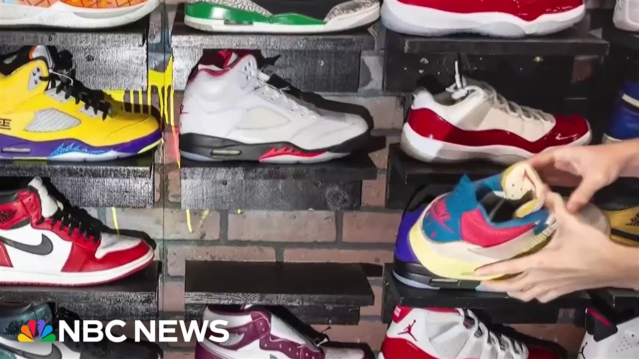 12 indicted in $2 million Nike shoe thefts