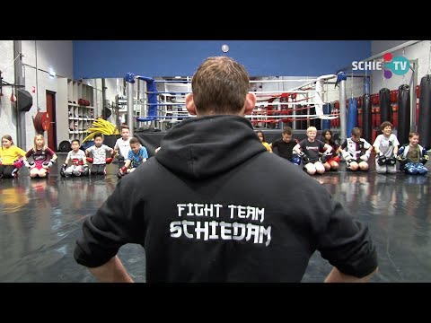 SCHIE TV: Enorm enthousiast begin van de training bij Fight Team Schiedam