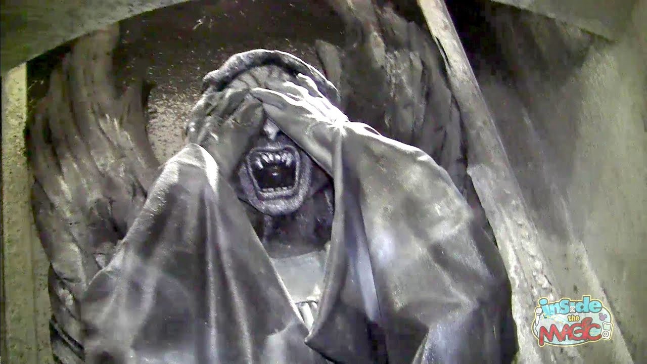 Inside "Winter's Night" haunted house lights-on tour at Halloween Horror Nights 2011