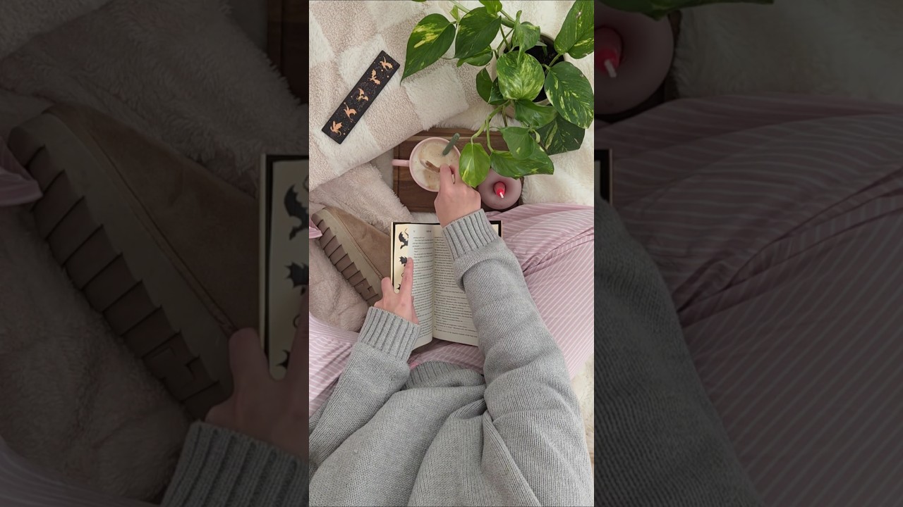 ✨️🌙 reading Fourth Wing for the first time! 