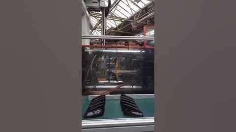 Injection moulding robot at work