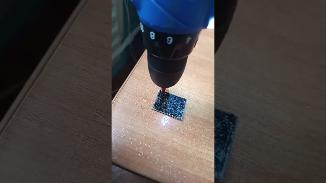 краш-тест дисплея от телефона Maxvi C8