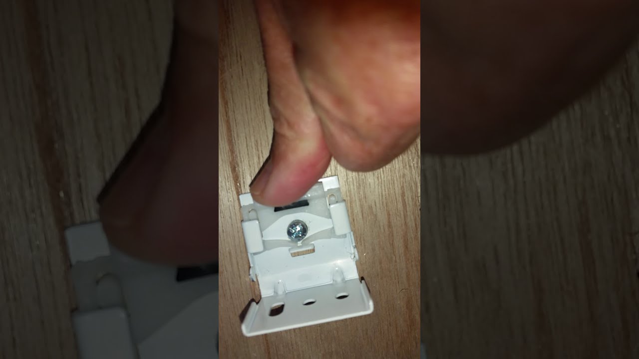 Blinds2Go Bracket fitting and Release Mechanism 01 - Roman Blinds