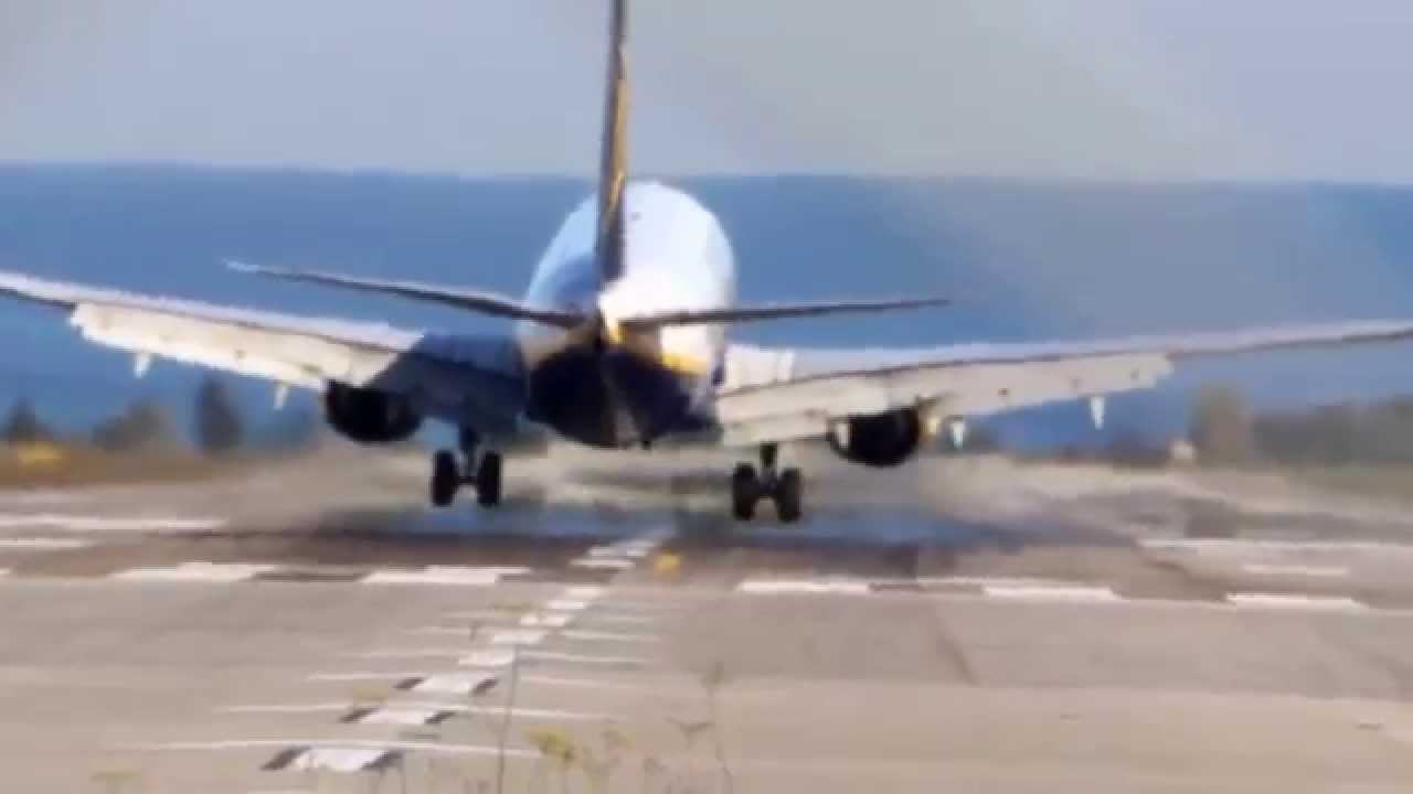 Very hard landing RYANAIR Boeing 737 at Bari Palese airport, CLOSE UP