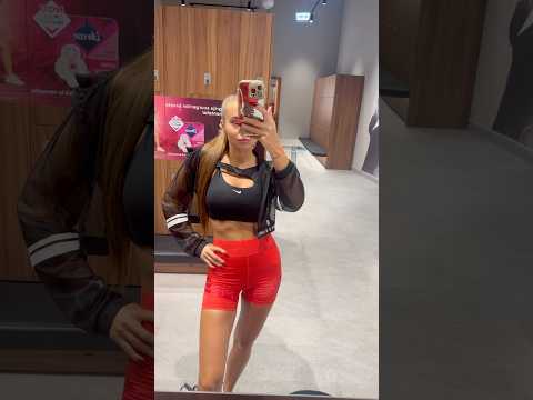The gym is not a fashion show! Is it not!? 🤭❤️ @nike