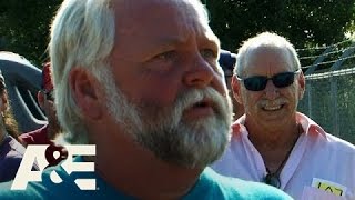Famous Storage Wars: Texas: Kenny Threatens Victor With A Baseball Bat (Season 3, Episode 24) | A&E Wealth