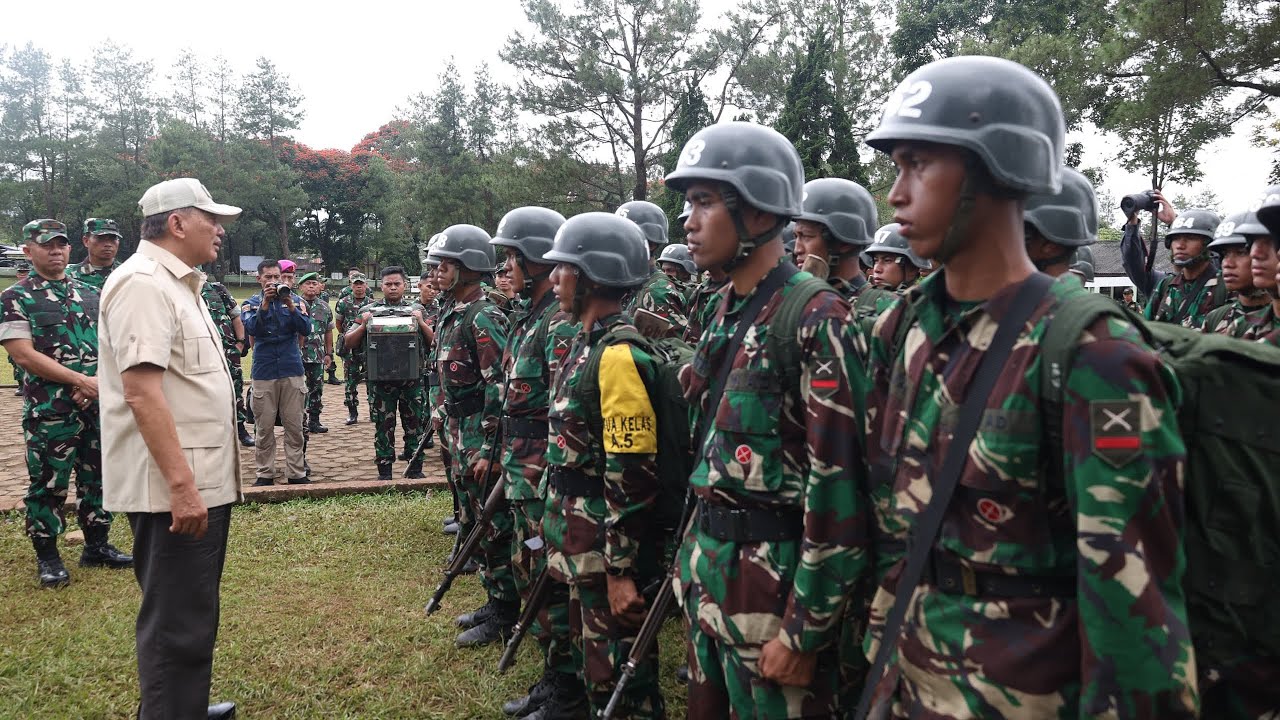 Menteri Pertahanan, Sjafrie Sjamsoeddin melakukan kunjungan kerja Rindam XIV/Hasanuddin.