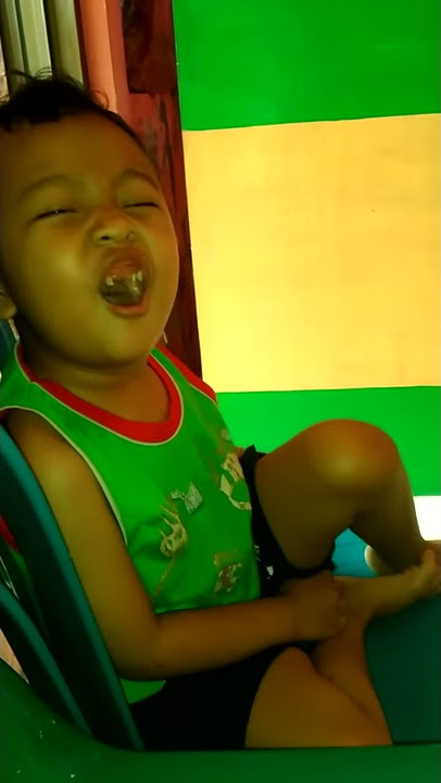 4 years old arsyad sing  my hero - Harris J