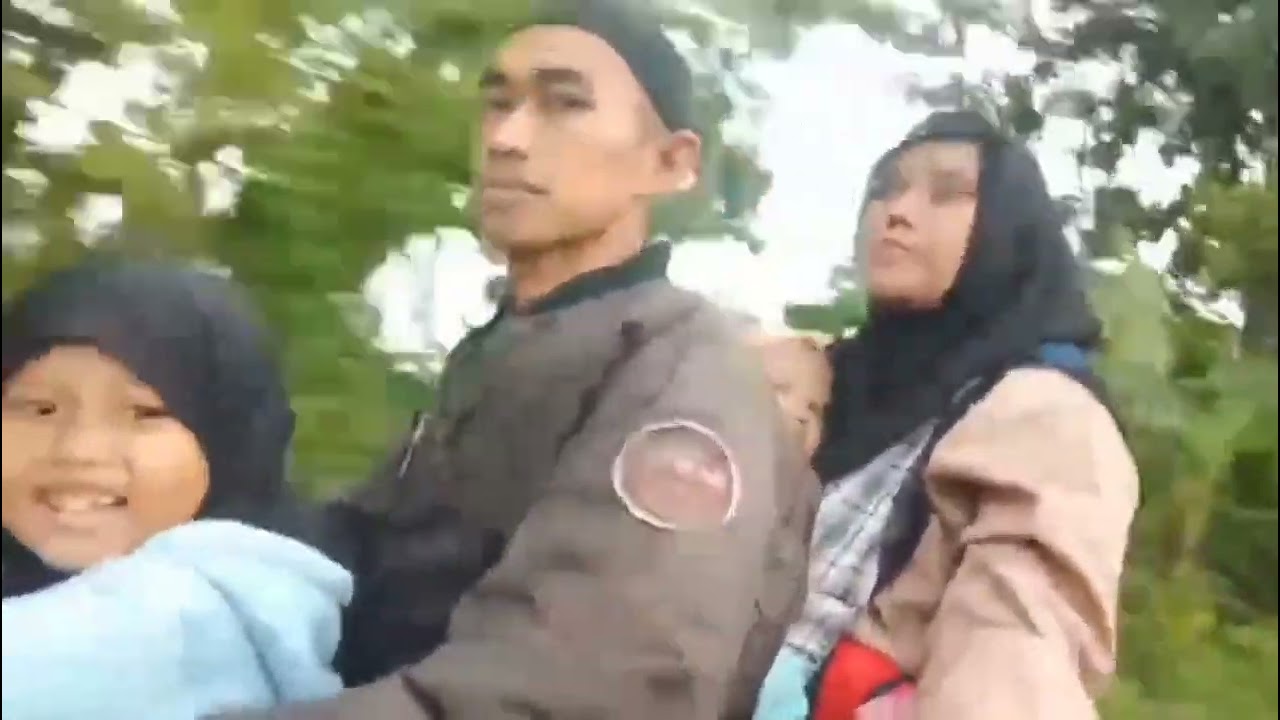 Perjalanan menuju rumah tiris bersama istri dan anak