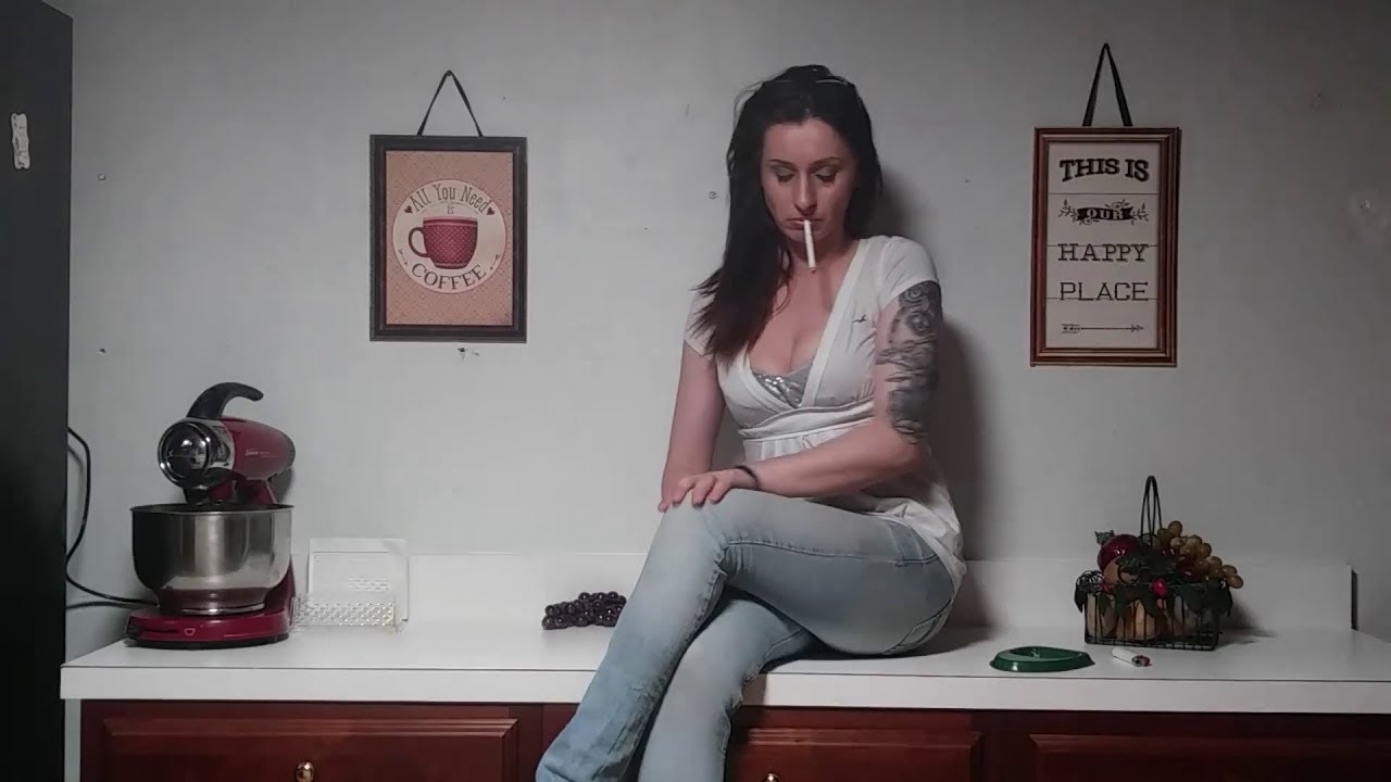 Sweet maria smoking. Курящая Maria Sweet. Nurse smoking Break. Nurse have a Smoke Break
