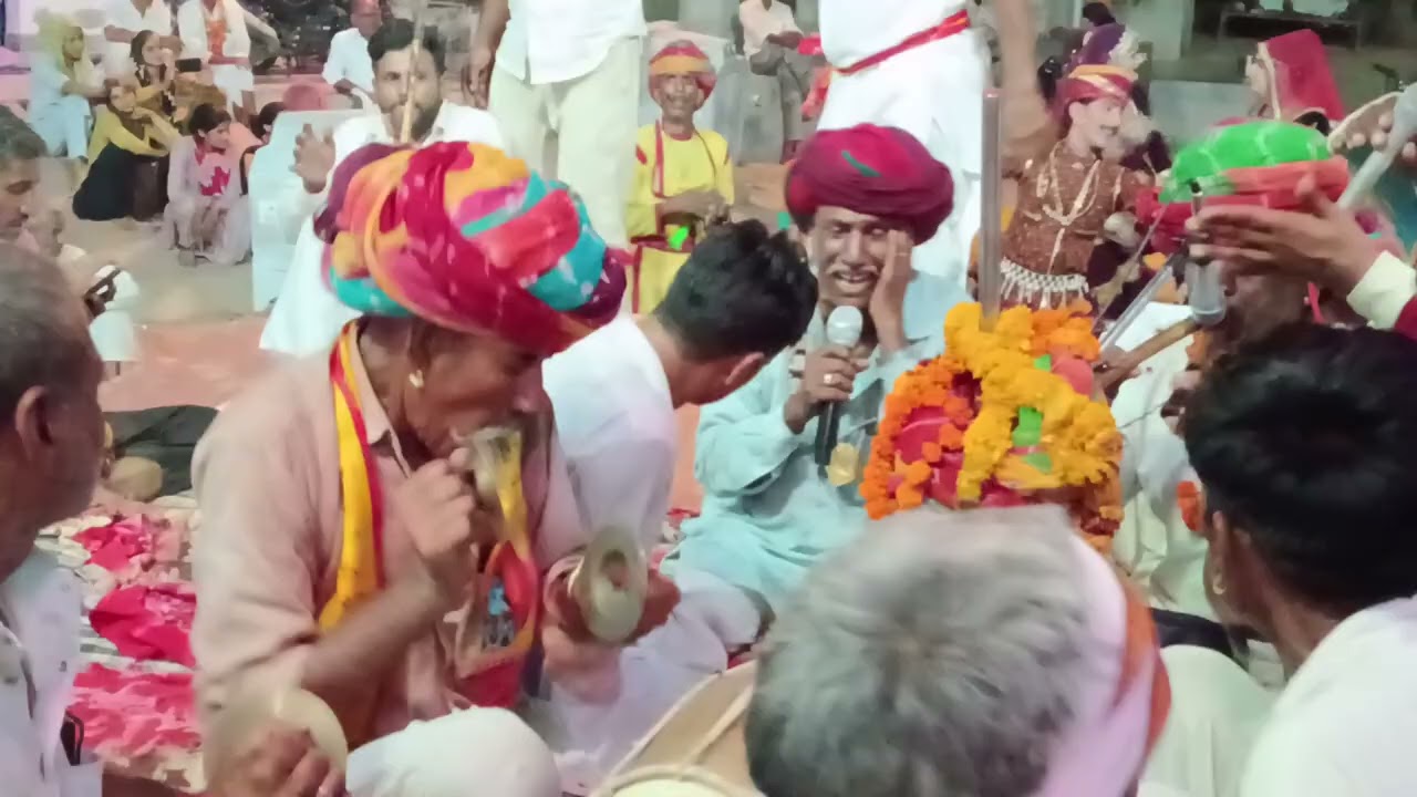 तेजाजी धाम डिडावता  रात्रि जागीरन में तेजाजी और डेलवाल बाबा की छाया