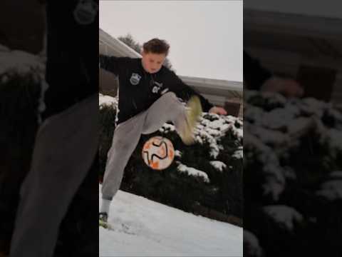 insane skill🙌🫣 #fyp #soccerjuggling #soccer #mlsnext #edp1 #juggling #viral #like #football #1234567