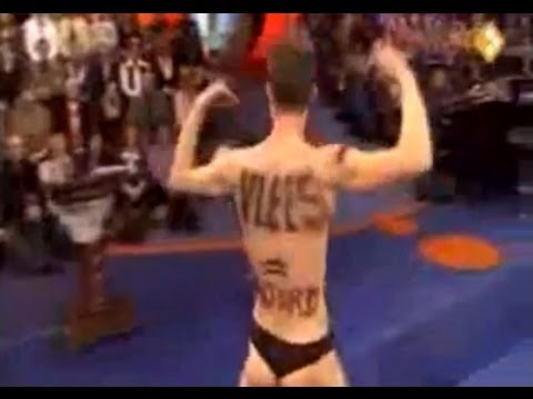 Streaker in show overweegt aanklacht tegen Paul de Leeuw