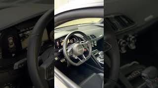 💪🏼 🚀 Sport trifft Souveränität. Der Audi R8 und der Audi Q8
