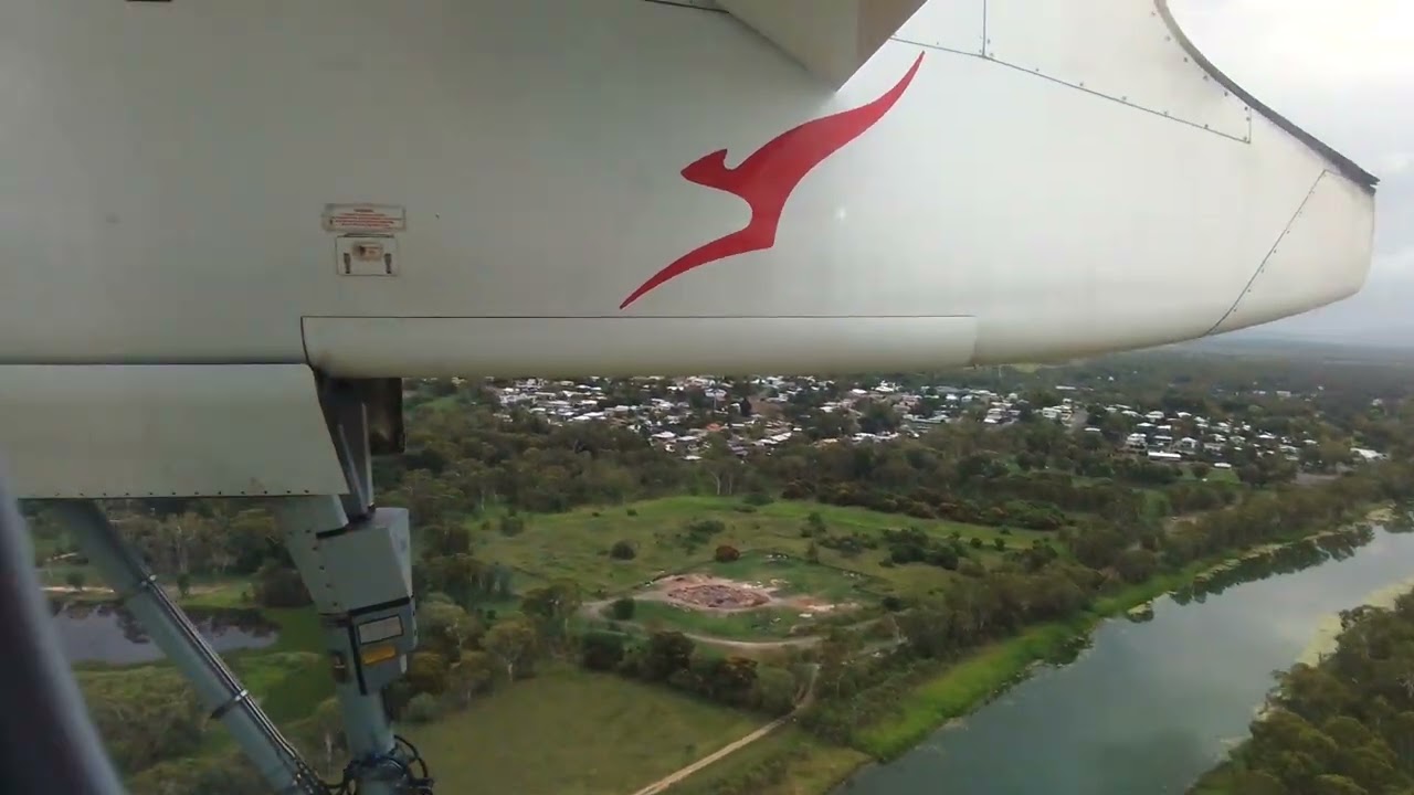 Qantaslink landing in Rockhampton