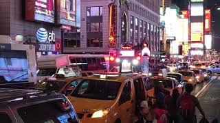 (HI/LO SIREN ALERT) - MOUNT SINAI EMS AMBULANCE RESPONDING ON 7TH AVENUE IN TIMES SQUARE, NYC.