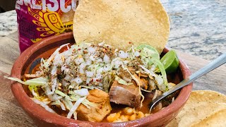 COMO HACER POZOLE ROJO CON ESPINAZO DE PUERCO / RECETA FÁCIL DE HACER