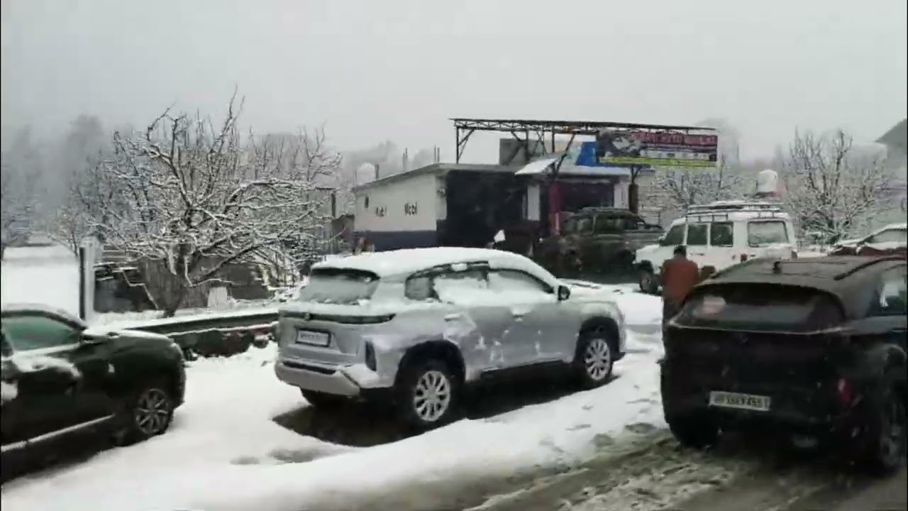 મનાલી માં બરફ બારીસ.......!!✨