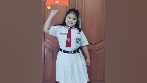 video menyanyikan lagu "Hari Merdeka" cipt. Husein Mutahar kelas 3 SD