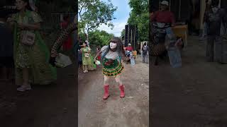 Nona Bety Andi Putra 1 bergoyang