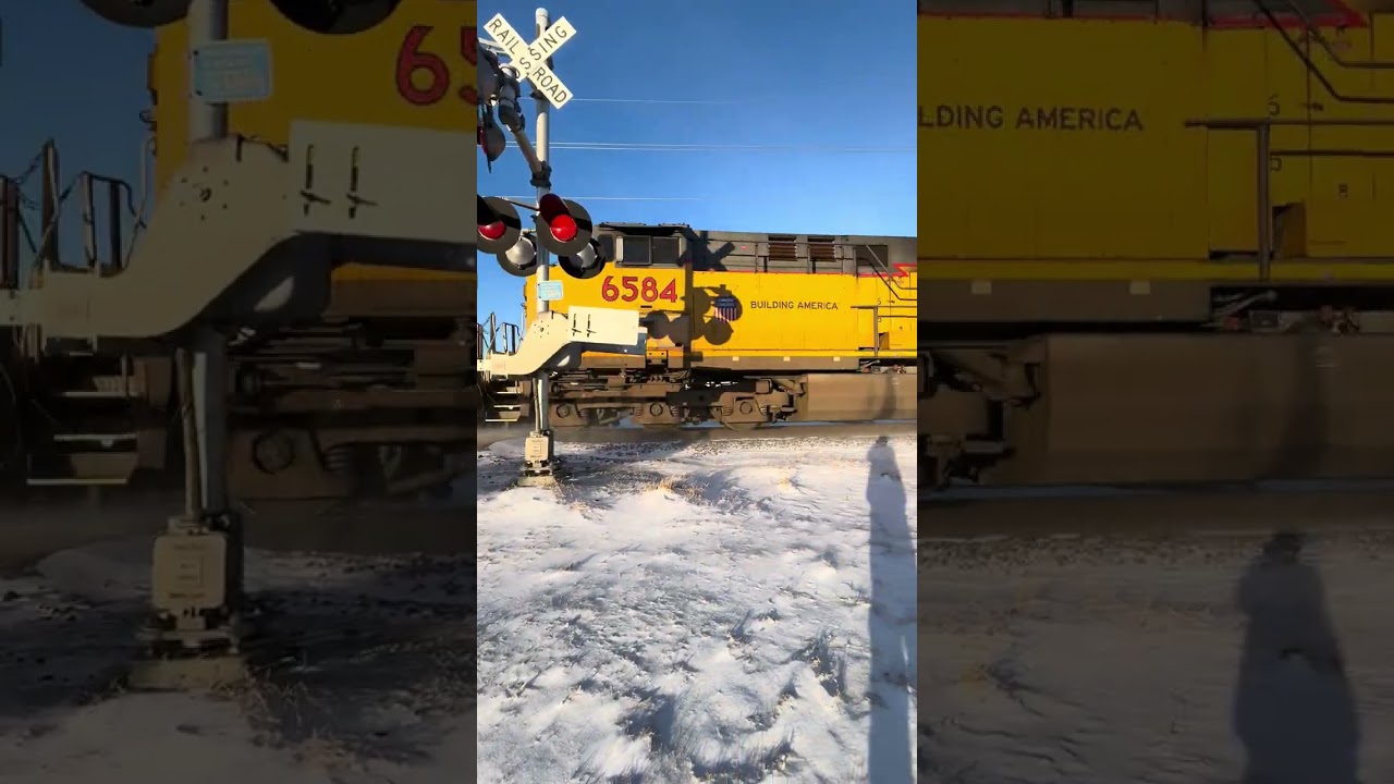  Very fast ￼Up train knocks down train signal pt. 11 and horn salute. ￼