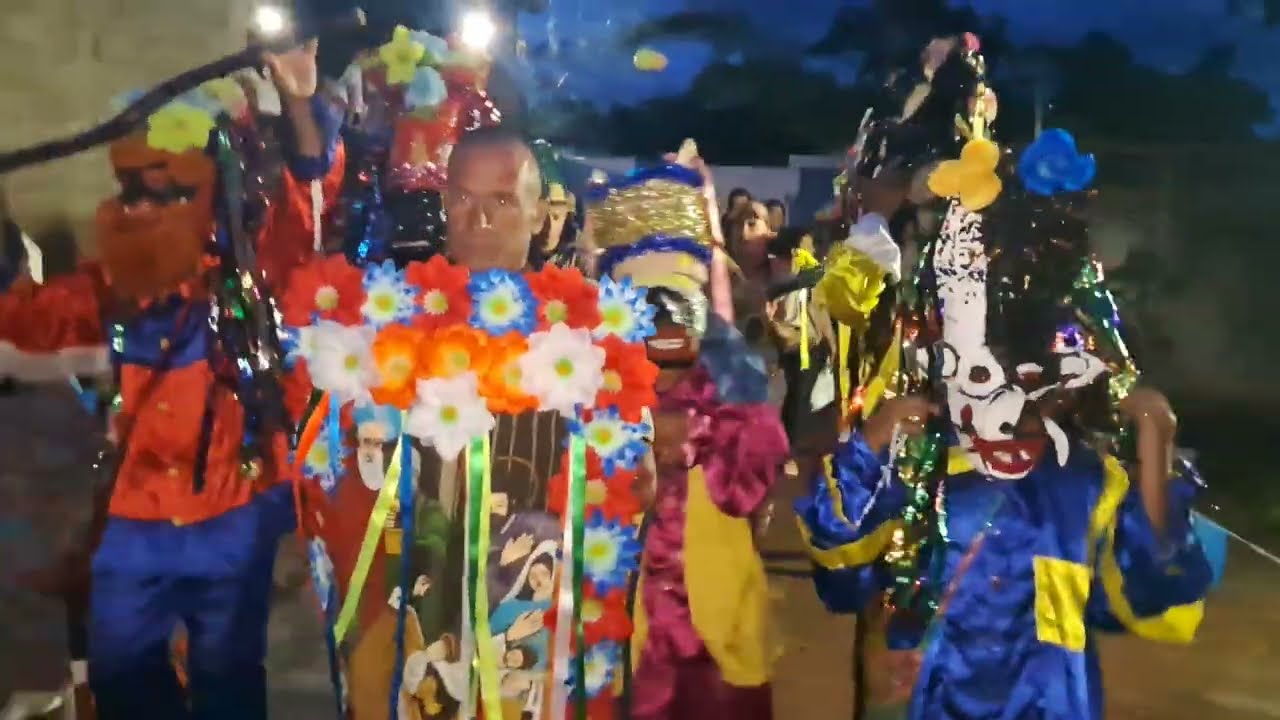 Chegada da Folia de Reis Filhos de Maria de Tapiratiba 