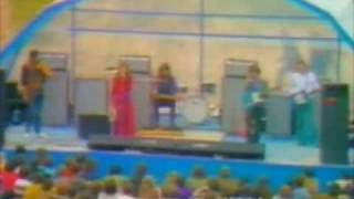 Steeleye Span - (1/3) 30 June 1971. Live on Ainsdale Beach nr Southport, England. chords