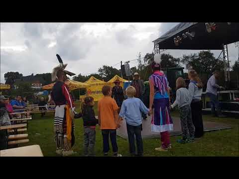 Video: Co představuje kruh v indiánském tanci?