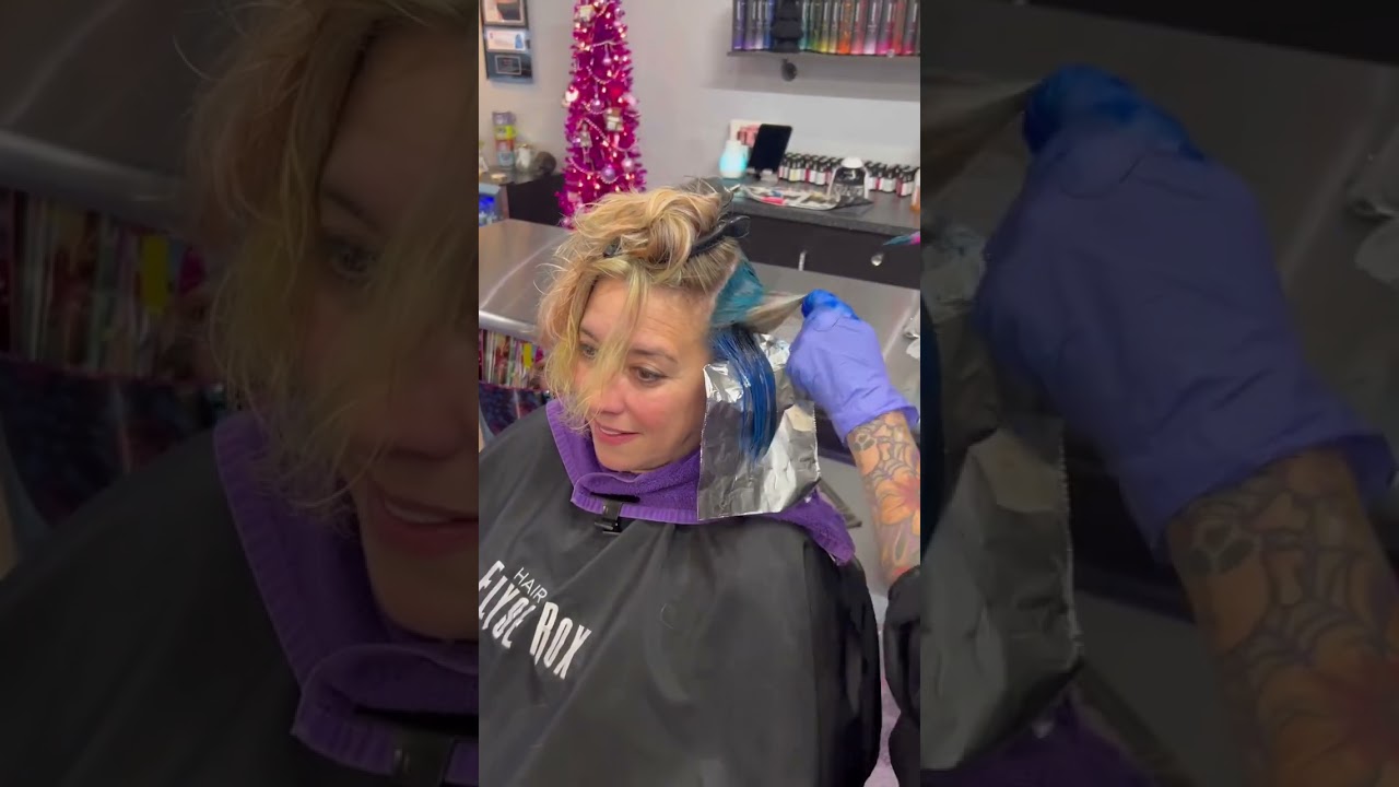 Blue Hair for Christmas ? OK! 