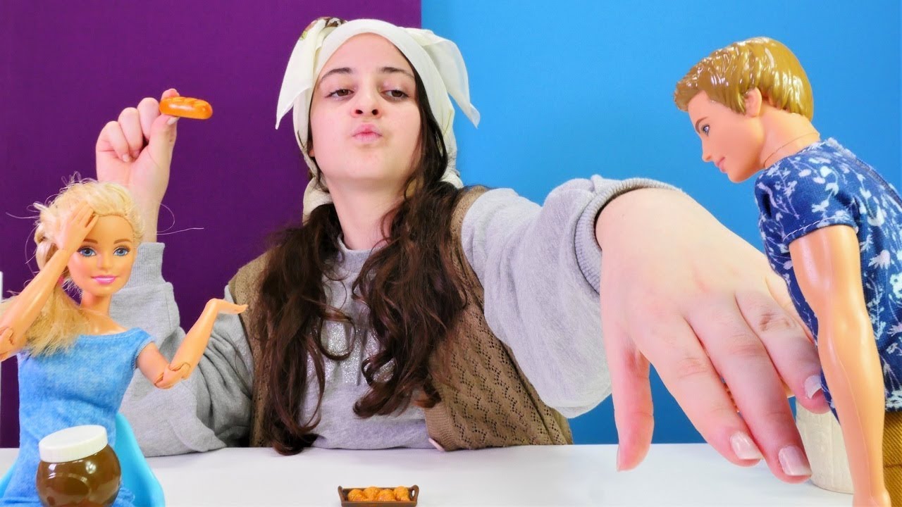 Barbie oyunları. Barbie�nin teyzesi habersiz geliyor. YouTube