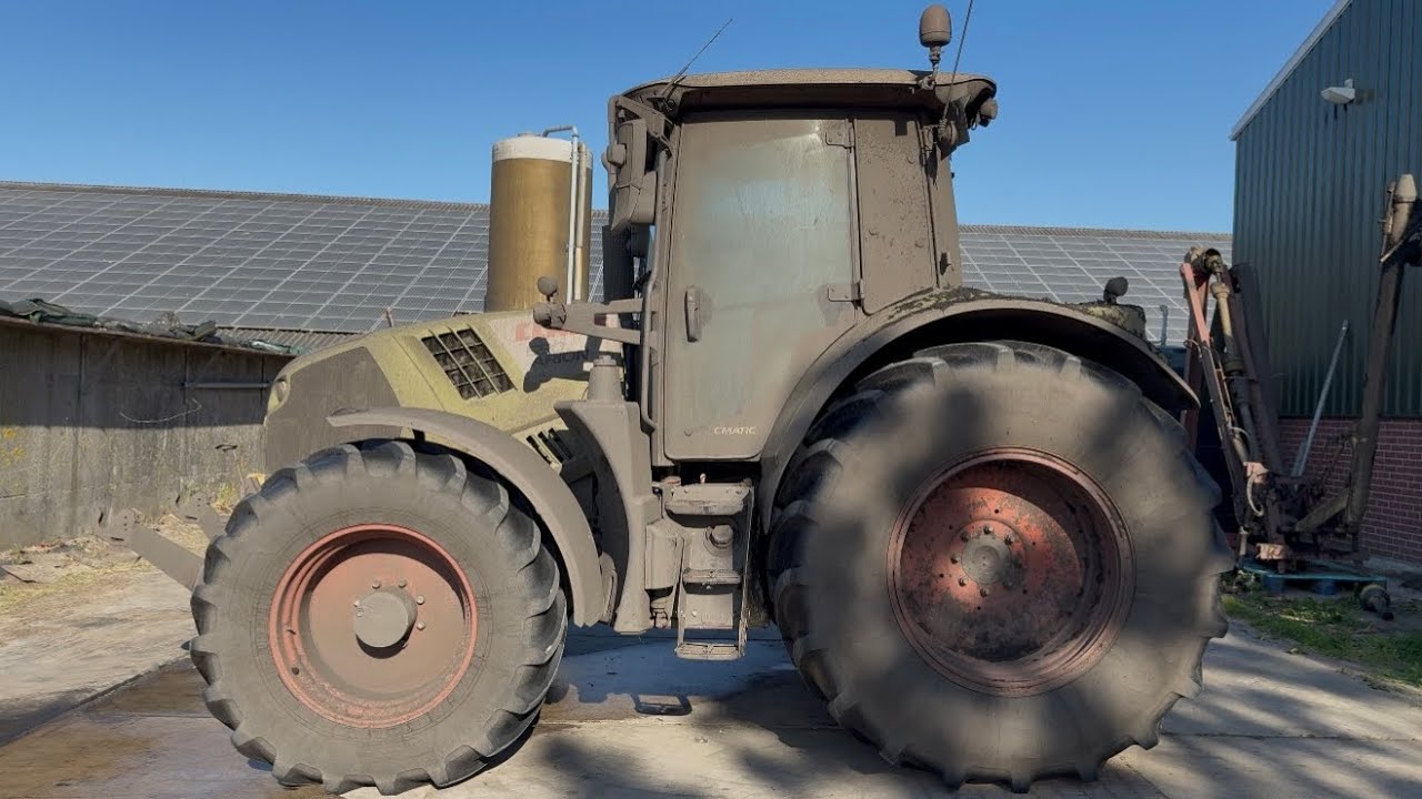 Claas Arion 550 Pressure Washing and Cleaning