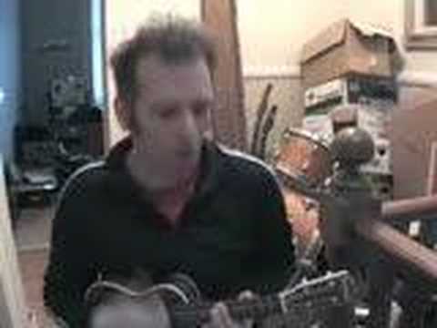 UKULELE -- MEMPHIS TENNESSEE - Gus playing Chuck Berry's classic Memphis Tennessee