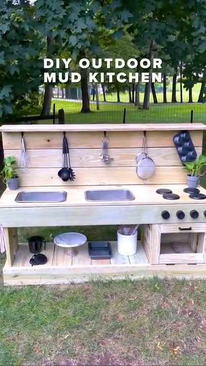 What is a Mud Kitchen: Unlocking Creative Play