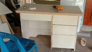 Standard size teacher table