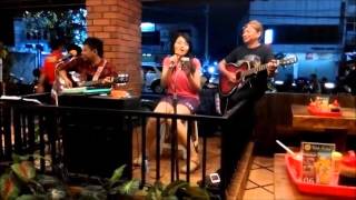 Leaving on a Jet Plane - Cover By Sisca ( Live on Kaleyo )