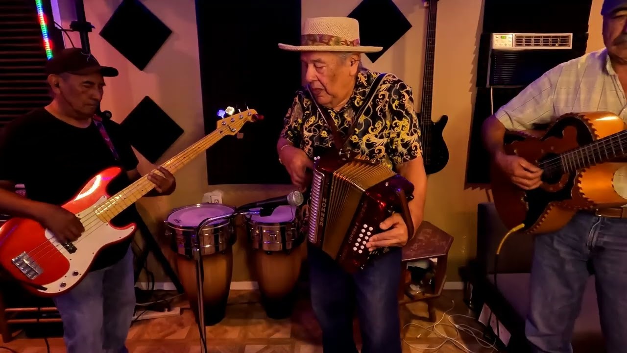 Sacate Los Piojo's Polka Cover