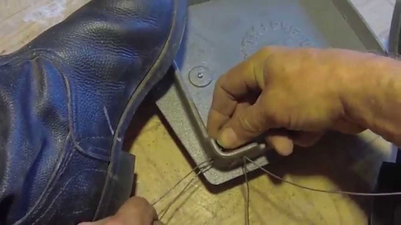 Закрепить проволку к топочной дверце