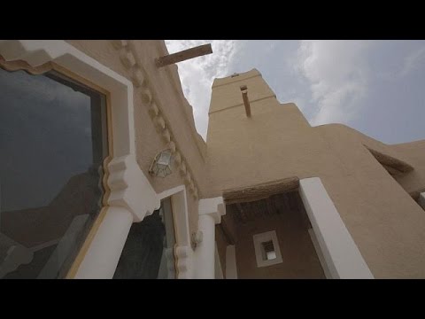 الدرعية مهد المملكة العربية السعودية طريقة تقلدية منسية لاعادة ترميمها