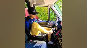 Jak odpalam samochód bez rąk?